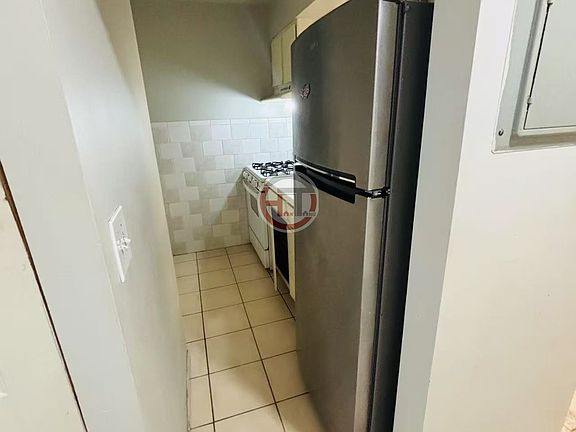 2nd image of 1682 Topping Ave Floor 2