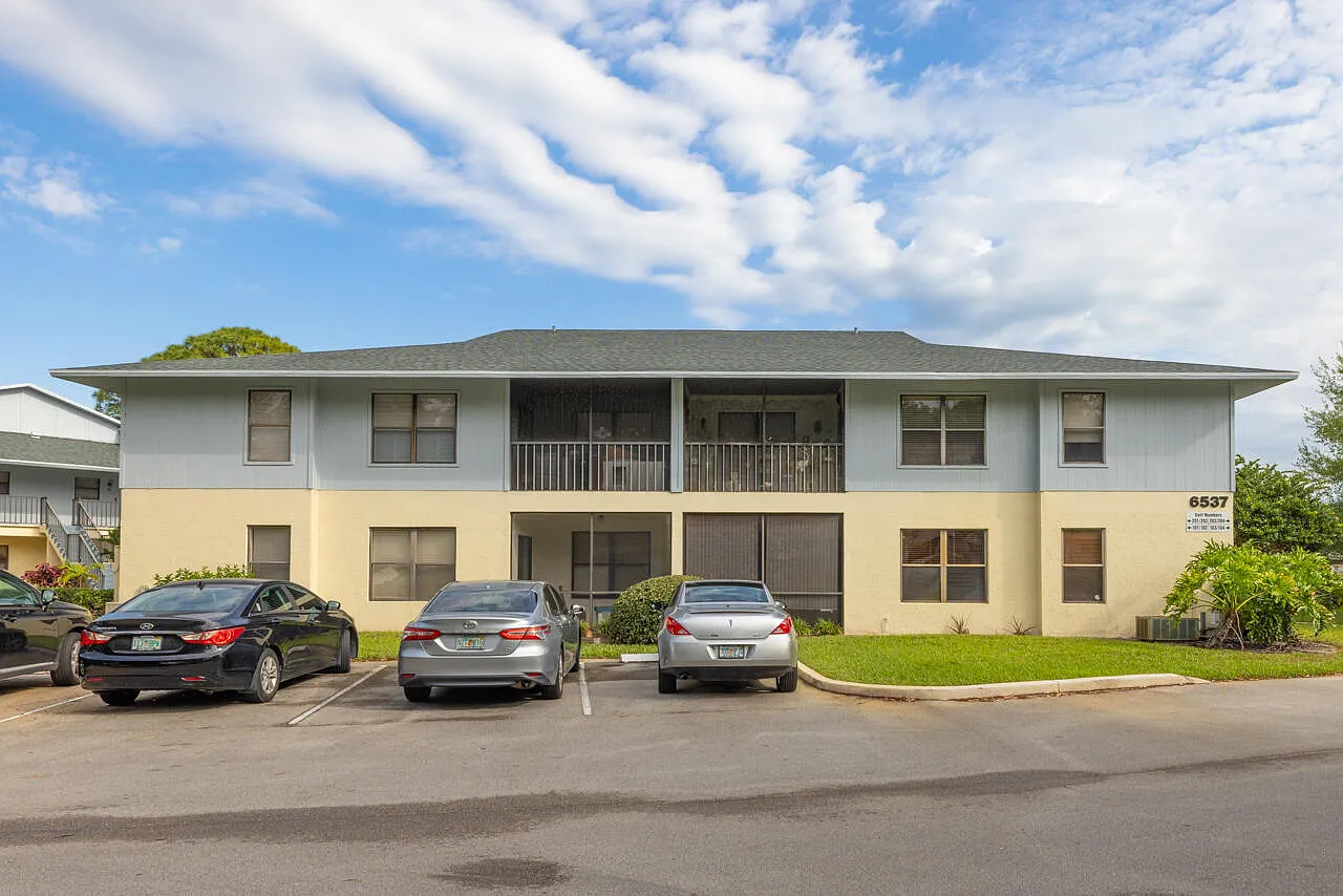 2 bed, 2.0 bath, 969 sqft, $1,750 — Photo 3