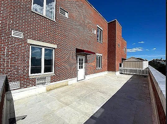 2nd image of 257 15th St Ph 4