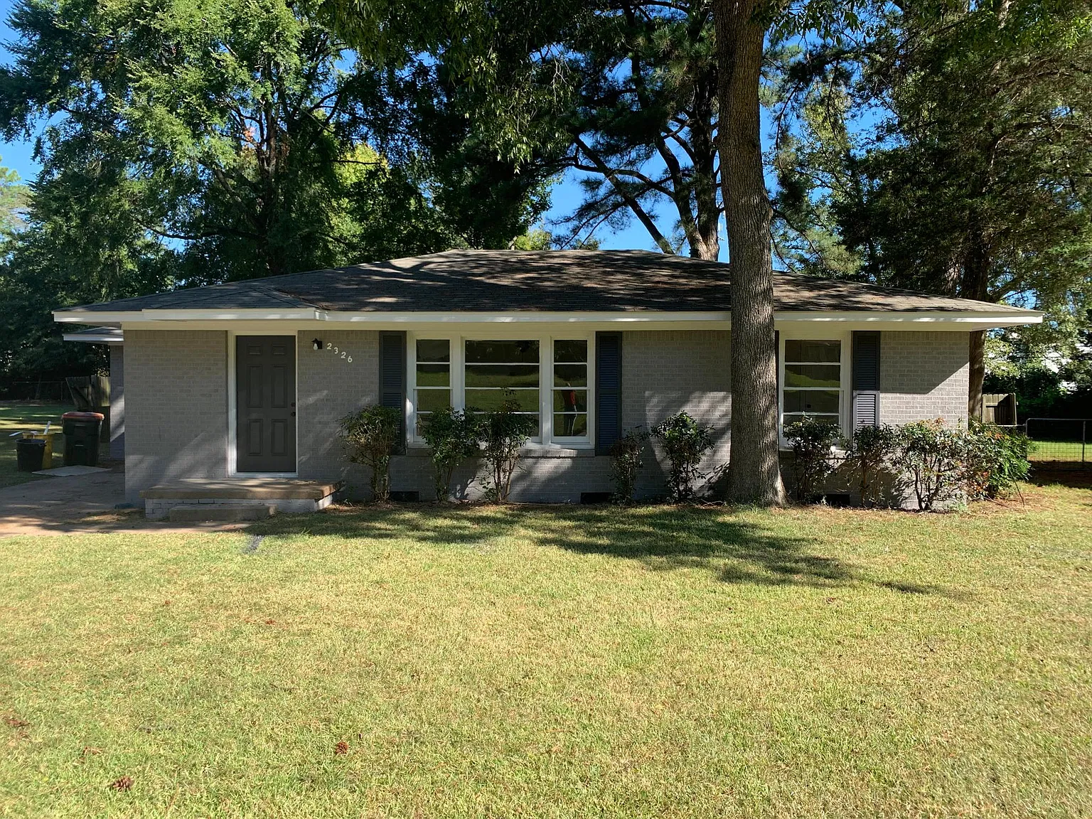 3 bed, 1255 sqft, $1,750 — Photo 1