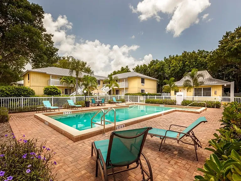 Naples 701 Apartments — Photo 15