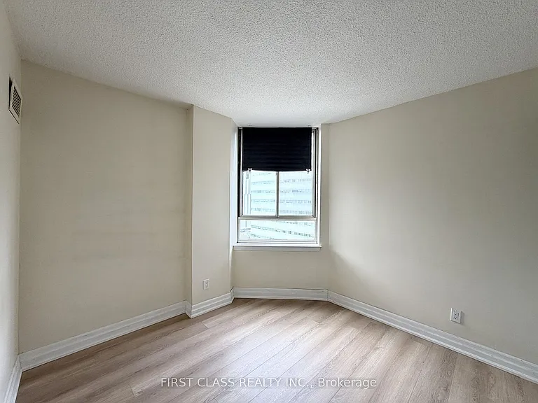 633 Bay St #2516 — Photo 26