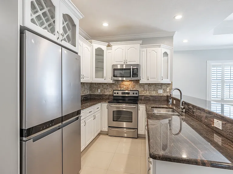 2323 W Cherry St — Photo 4