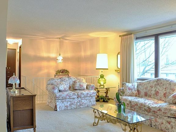 4th image of 5734 N Greenwood Blvd