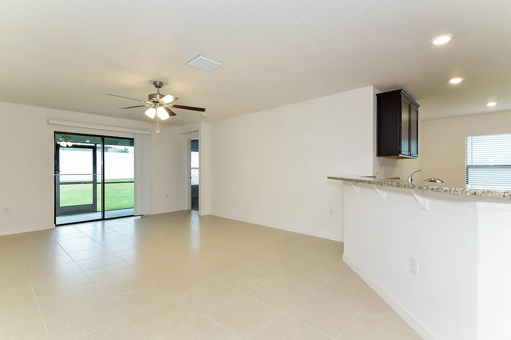 3 bed, 2.0 bath, 1540 sqft, $2,145 — Photo 3