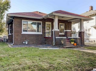 814 W Vine St, Taylorville, IL 62568