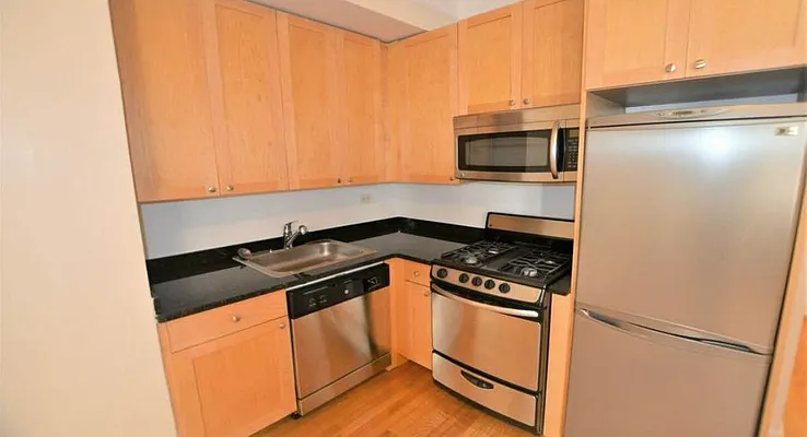 Rented by Manhattan Realty Group | media 12