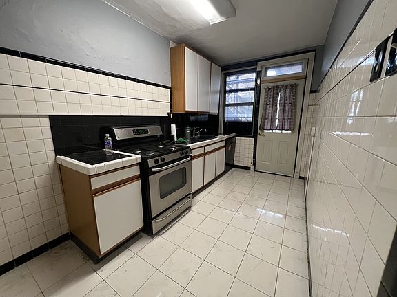 4th image of 6261 Clemens Ave