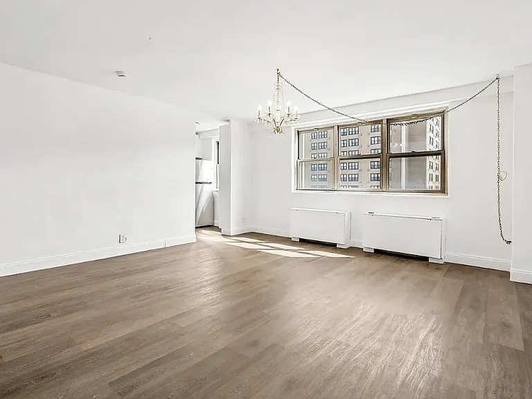 7100 John F Kennedy Blvd E — Photo 15