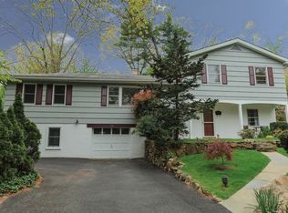 2C Shadow Ln, Larchmont, NY 10538