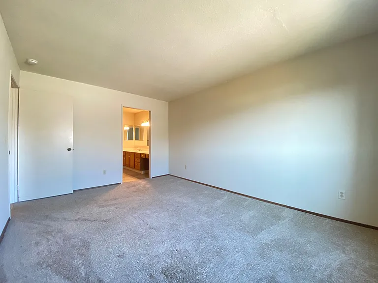 500 Cloudview Dr — Photo 6