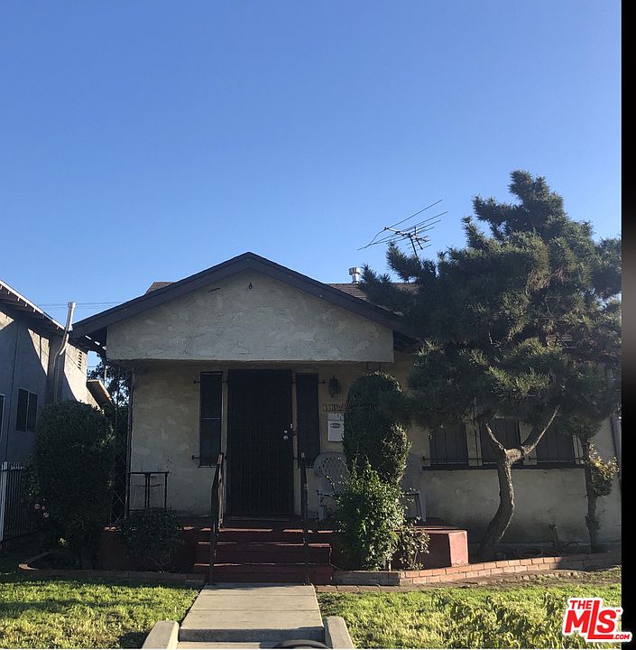 1st image of 1324 W 73rd St