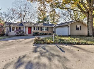 8 Greenfield Ct, Savoy, IL 61874