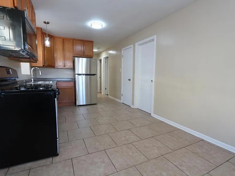 8553 S Oglesby Ave — Photo 9