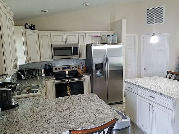 4th image of 1704 SW 30th St