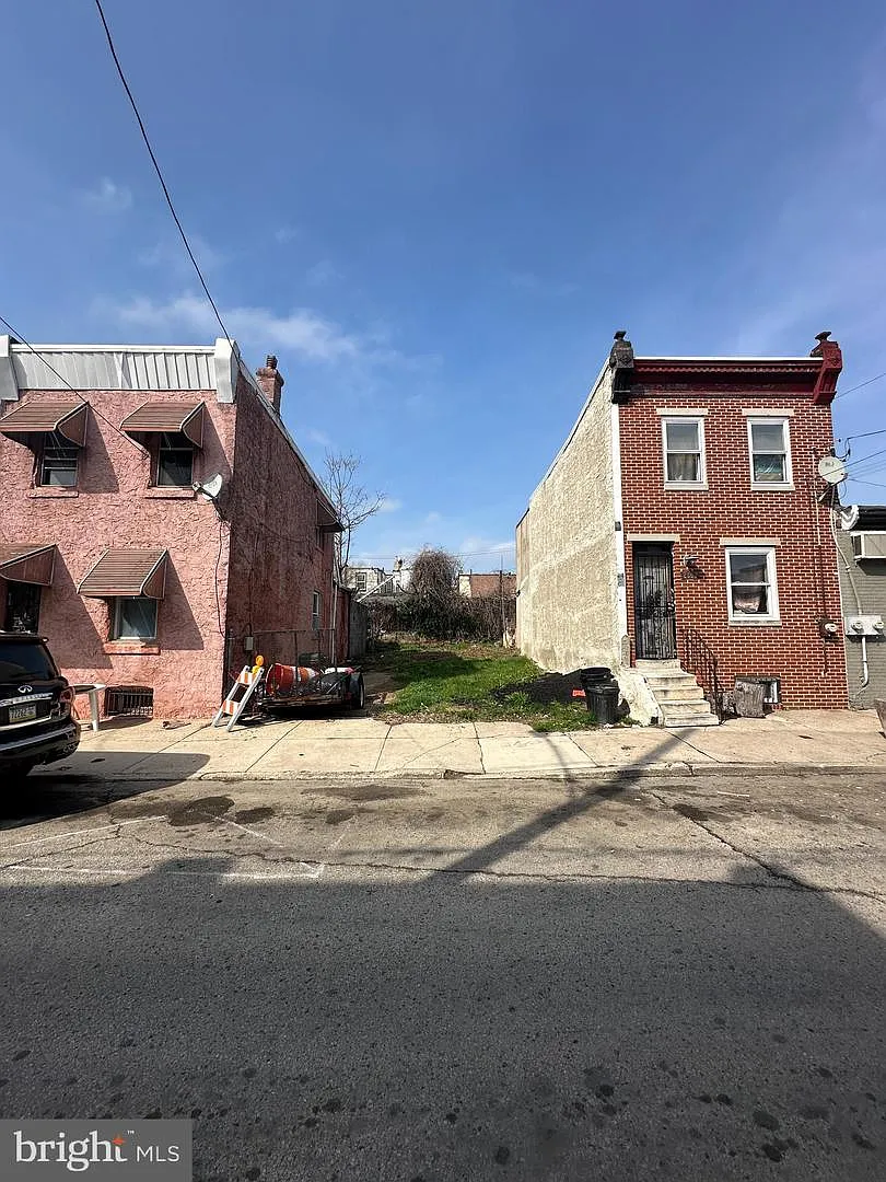 2305 W Sergeant St photo 1