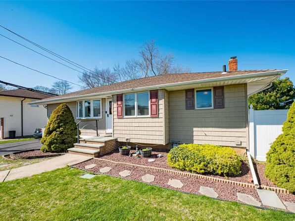 3 Baylor Drive, Smithtown, NY 11787