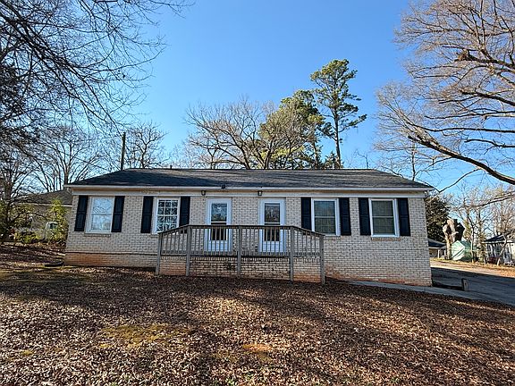 3rd image of 214 Dixon Cir APT A
