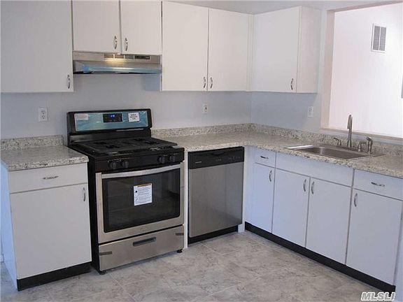 3rd image of 9 Lindsey Ct
