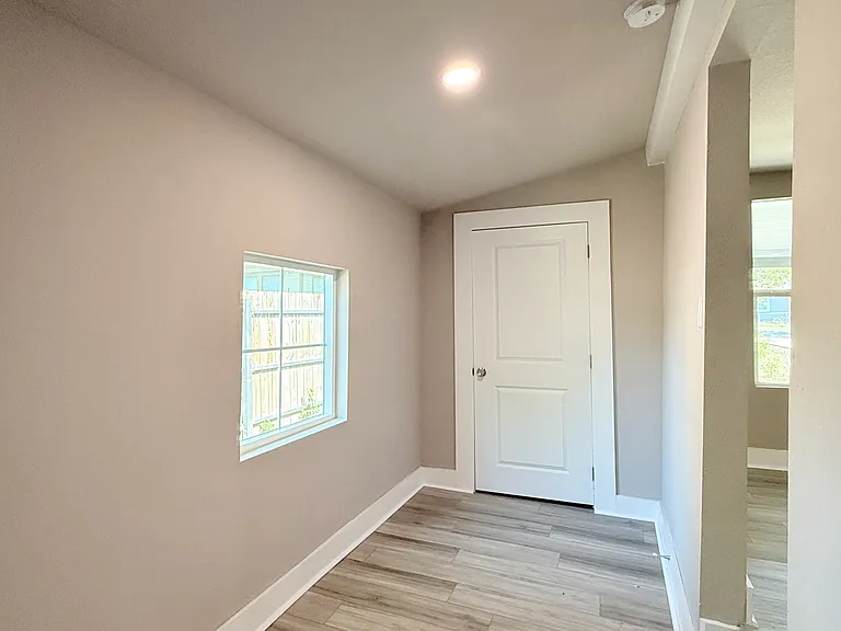 312 Avondale Ave — Photo 12
