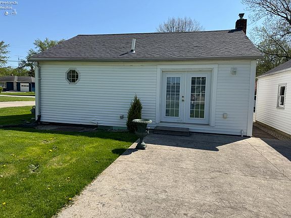 3rd image of 924 Ottawa Dr