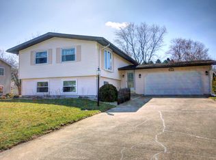111 E Briarcliff Dr, Saint Joseph, IL