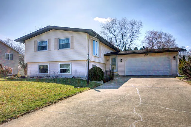 111 E Briarcliff Dr photo 1