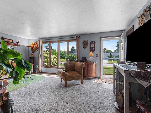5th image of 552 Menlo Park Rd