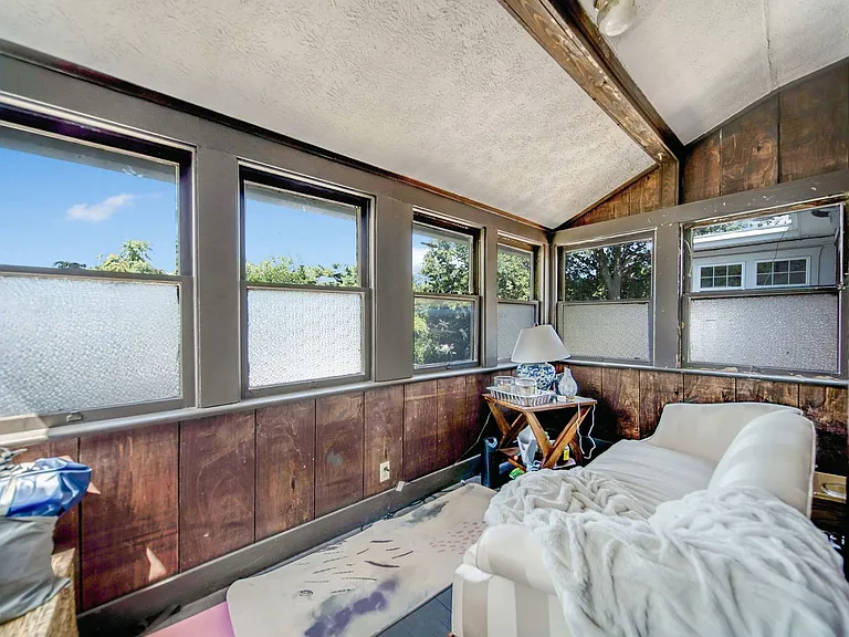 2405 Summit St — Photo 36