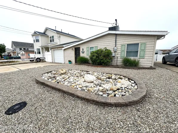 63 Lawrence Dr, Manahawkin, NJ 08050