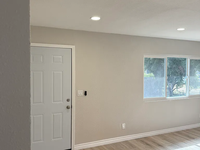 2230 Central Ave #B — Photo 2