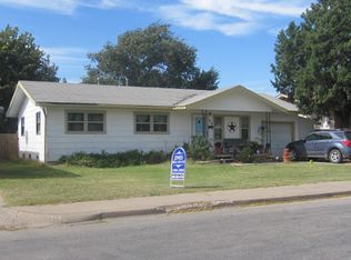 1410 S Harvard St, Perryton, TX 79070