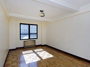 4th image of 30 E 37th St APT 6J