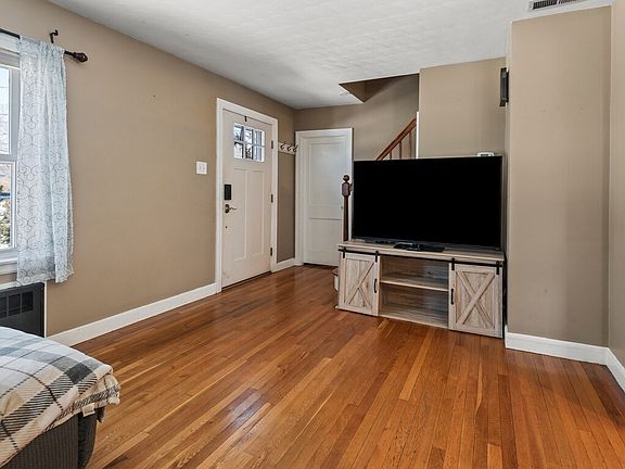 4th image of 16-18 Fairfax St