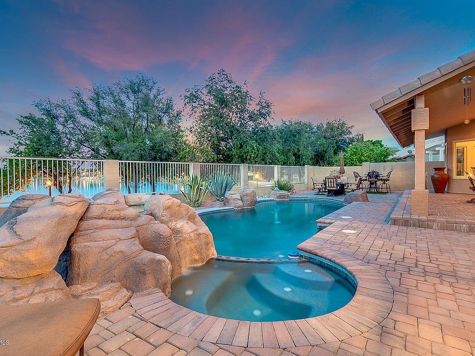 1st image of 17886 W Cactus Flower Dr