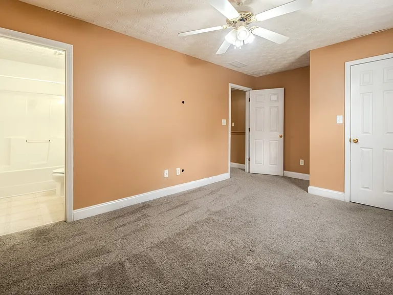 147 Westchester Cir — Photo 9