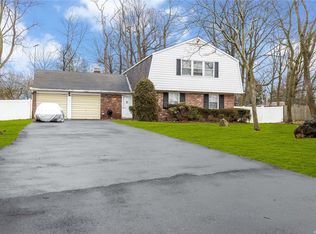 255 Walnut Rd, Glen Cove, NY 11542