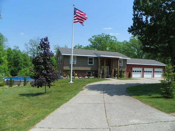 489 Broad St, Harrison, MI 48625