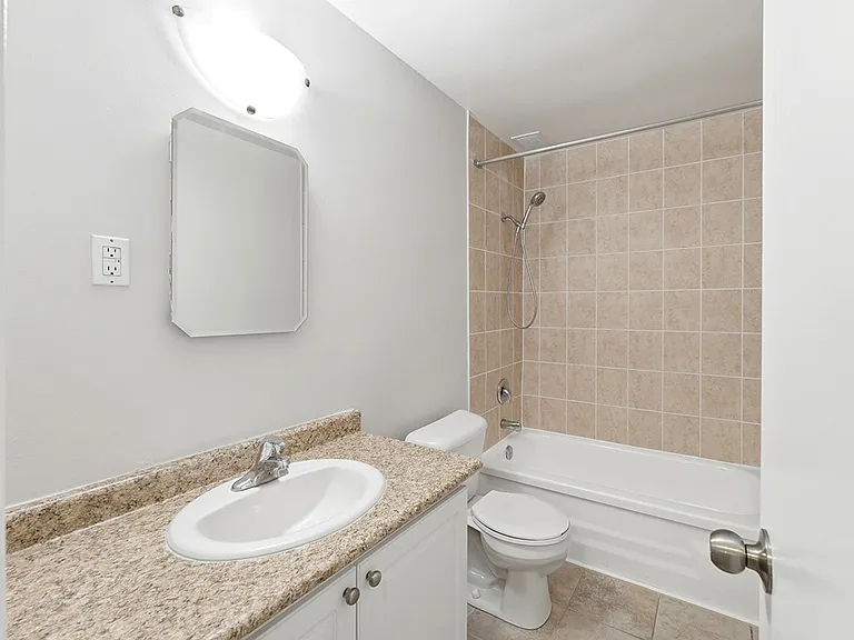 1223 Richmond St — Photo 19