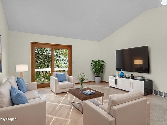 3rd image of 50 Skyline Cir NW