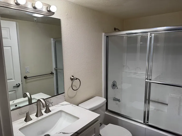 Garden Court Apartments — Photo 3