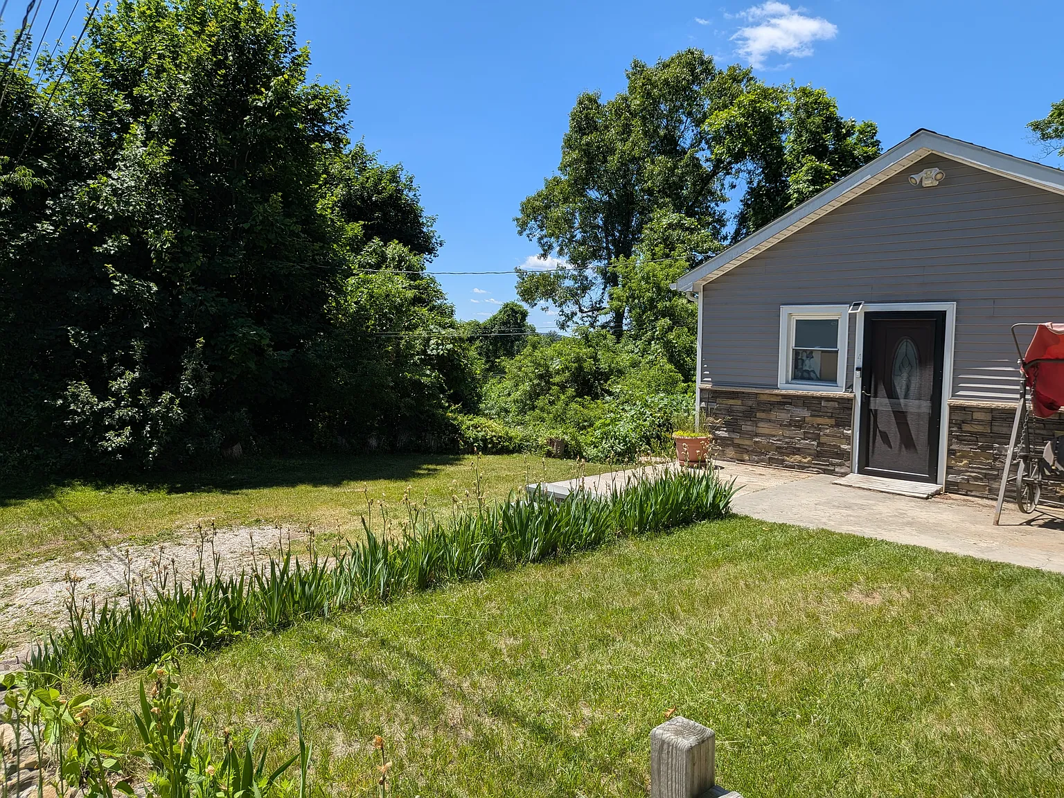 3 bed, 900 sqft, $2,900 — Photo 2