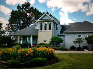 10910 E Country Club Dr, Effingham, IL 62401