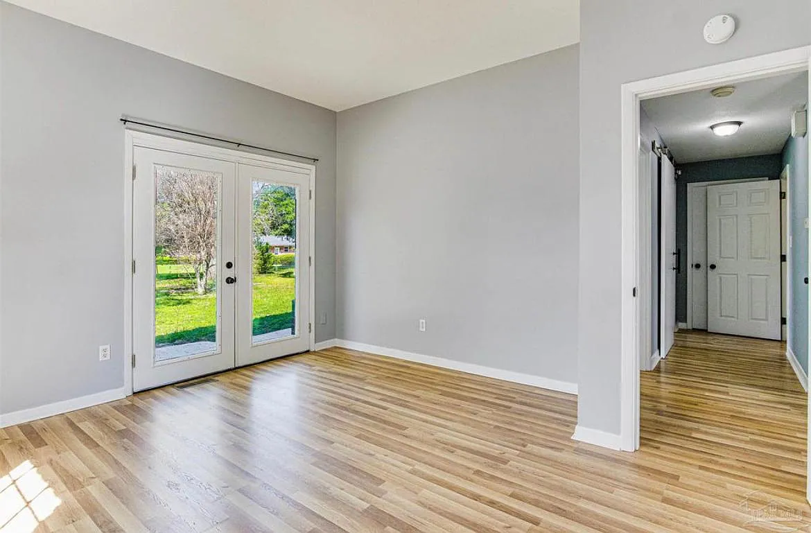 3125 Logan Dr — Photo 2