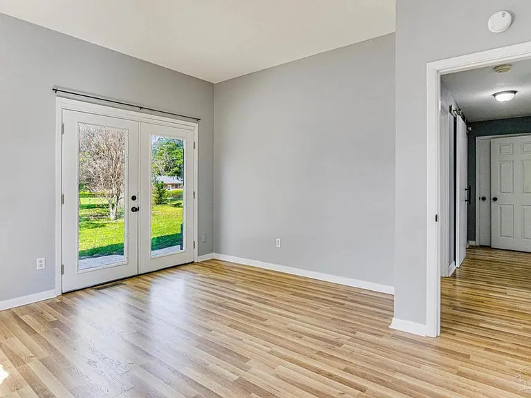 3125 Logan Dr — Photo 2