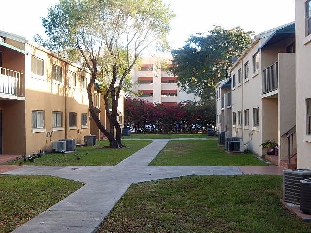 Exterior Neighborhood (street photo)