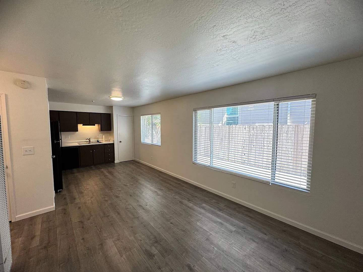 1046 Benton St — Photo 4