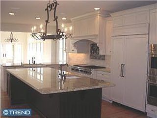 3rd image of 132 Waverly Cir
