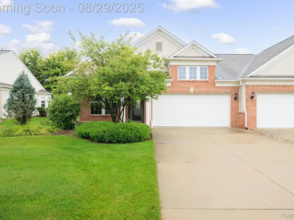 6523 Prairie Dunes Dr #69, Grand Blanc, MI 48439