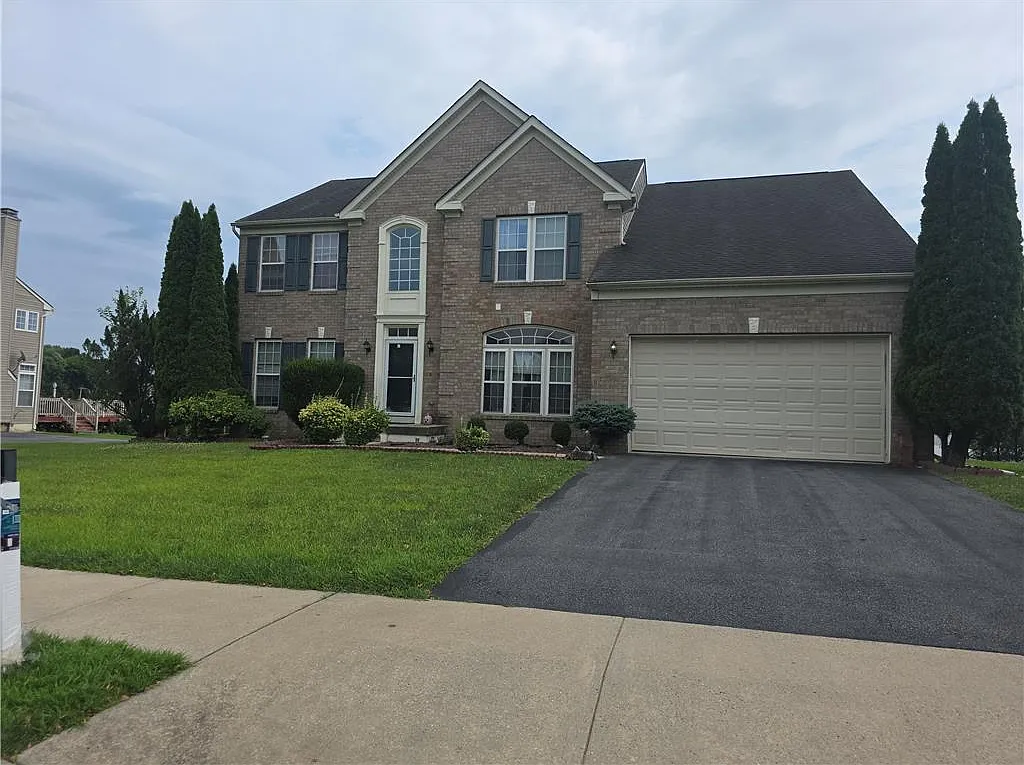 4 bed, 2.5 bath, 3298 sqft, $3,800 — Photo 2